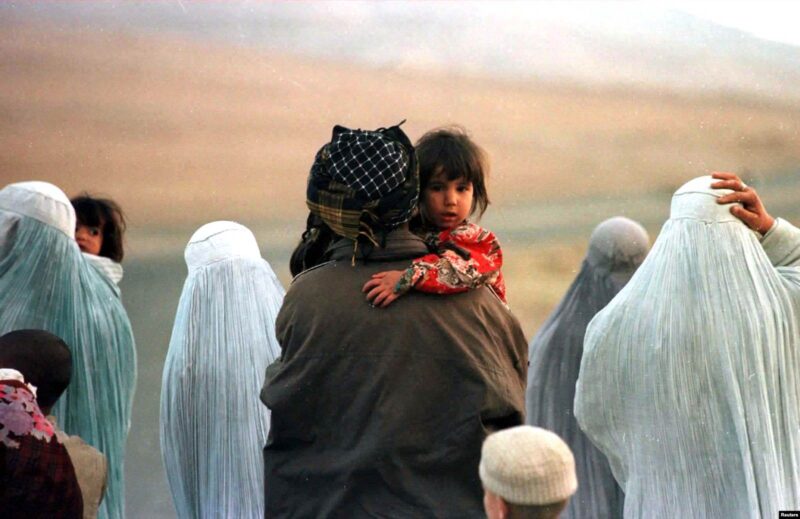 Жители Афганистана вспоминают жизнь при "Талибане": "На моих глазах человеку отрезали руку и ногу"