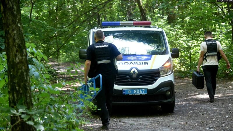 Друг убитого беларуса рассказал о том, что нашли полиция и поисковики: "Это старая схема. Человек повешен со следами избиения на лице"