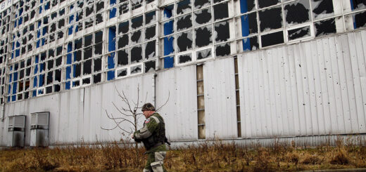 Доба мародерства: Чому поглиблюється економічна криза на окупованому Донбасі