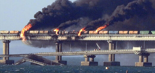 Міф про «непотопляємий авіаносець Крим» остаточно згорів у пожежі на Кримському мосту