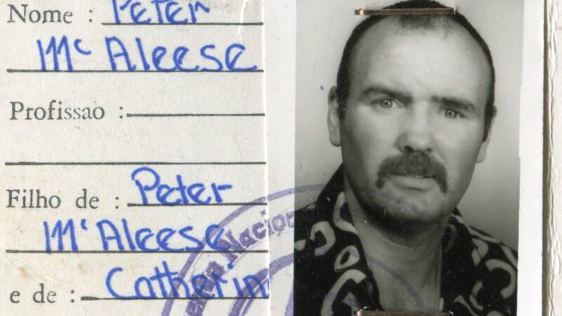 ID-карточка Питера Макэлиса в 1980-е годы Кадр Two Rivers Media