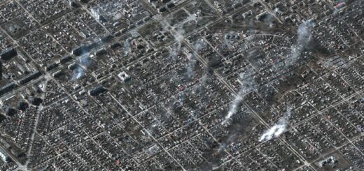 Левобережный район Мариуполя после обстрелов и авиаударов на спутниковом снимке 22 марта 2022 года. Фото: Maxar Technologies / Reuters