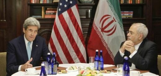 Госсекретарь США Джон Керри (слева) и глава МИД Ирана Джавад Зариф