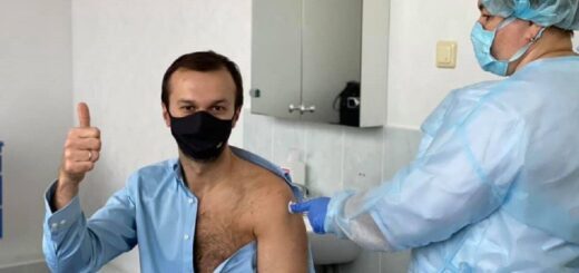 Бывший депутат Верховной Рады Сергей Лещенко вакцинировался против коронавируса препаратом Covishield