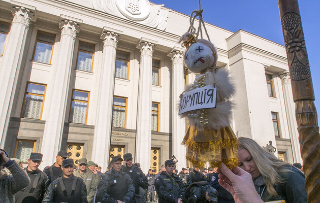 Люди все бачать і все визнають.