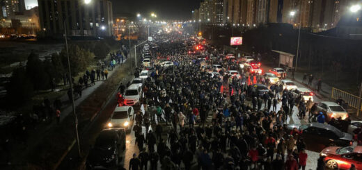 «Газовые» протесты в Казахстане: обстановка накаляется, протестующие жгут машины полиции