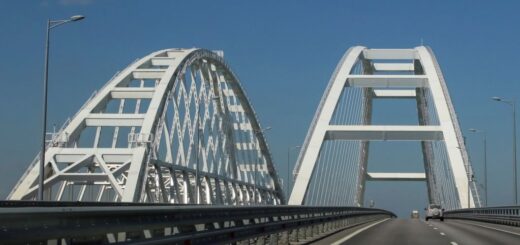 «Рано или поздно моста не станет»: почему оккупанты опасаются пускать грузовые поезда в Крым