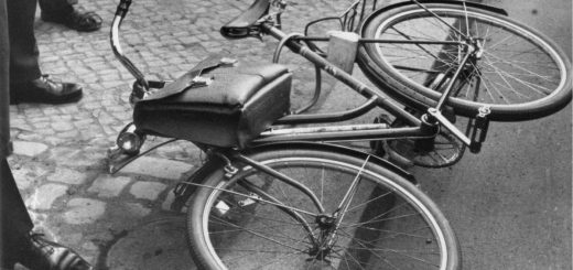 Велосипед Дучке на месте покушения на Курфюрстендамм, апрель 1968 г. ФОТО: PICTURE ALLIANCE/IMAGNO