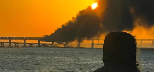 Пожар после взрыва на Керченском мосту, 8 октября 2022 года. Иллюстрационное фото