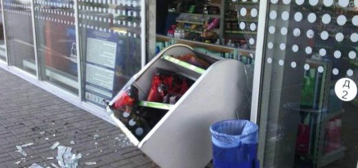 У місті Гадяч нетверезий водій скоїв зітнення з вітриною магазину