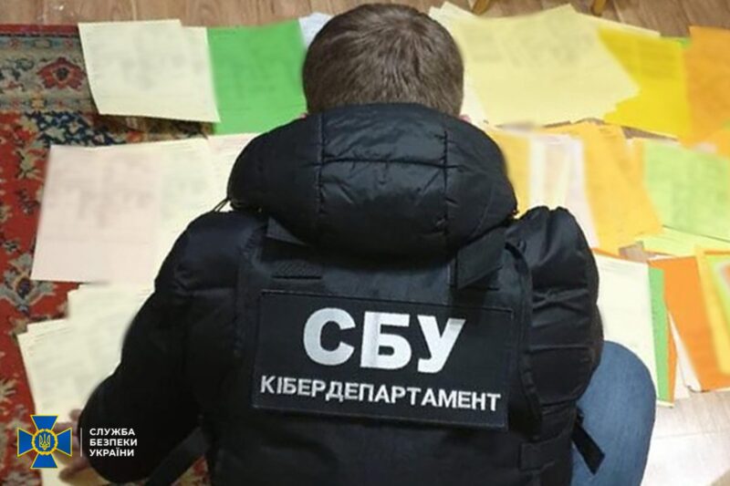 Ринок "липових" ковід-сертифікатів: як ними торгують в Україні