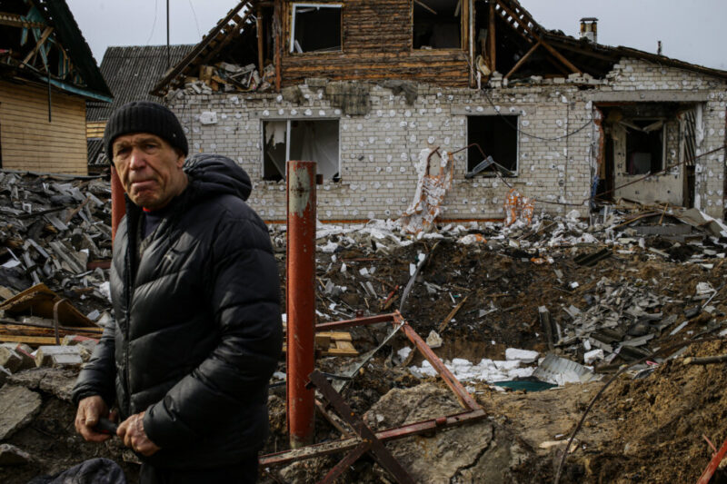 Разрушенный во время оккупации дом в Черниговской области. Фото: Стас Юрченко, Ґрати