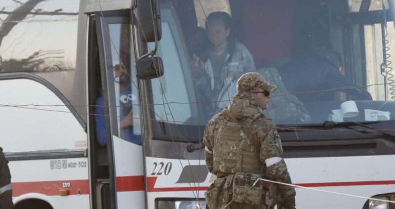 Тиху депортація. Російські окупанти знищують сліди воєнних злочинів на Півдні, а колаборанти тікають до Криму