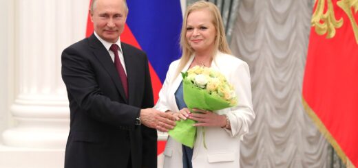 За підтримку фашистського путінського режиму співачка Лариса Доліна за рік війни отримала від російської влади 92 млн рублів