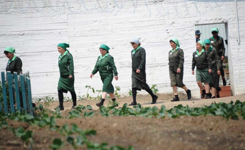 Как живут и почему умирают заключенные «образцовой» женской колонии на севере Урала