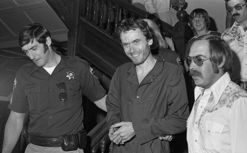 Серийный убийца Тед Банди на суде, 1977 год. Незадолго до казни он признался в убийстве 30 человек. Реальное число жертв неизвестно до сих пор Фото Glenwood Springs Post Independent