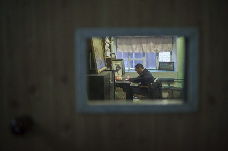 Рабы немы. Как устроена современная каторга в России и почему заключенные не жалуются на пыточные условия труда