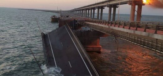 Военный эксперт о причинах взрыва на Крымском мосту: четкая скоординированная операция - подготовка, доставка, организация, проход проверок, срабатывание в нужный момент