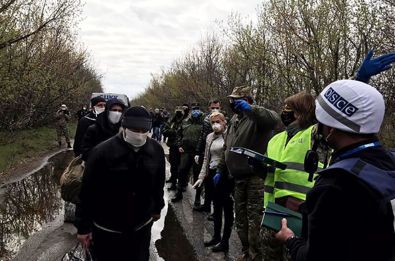 Чимало українських громадян все ще лишається в полоні бойовиків та в тюрмах Росії