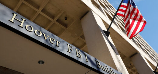 Как ФБР использует туристическую компанию для слежки за преступниками со всего мира