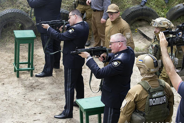 Украинскую полицию вооружат немецкими MP5
