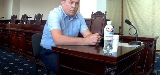 Знайомтеся, суддя Подільського районного суду міста Києва – Юрій Григорович Зубець.